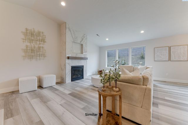 1616 Castlewood Ct, Grandview, WA 98930