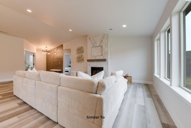 1616 Castlewood Ct, Grandview, WA 98930