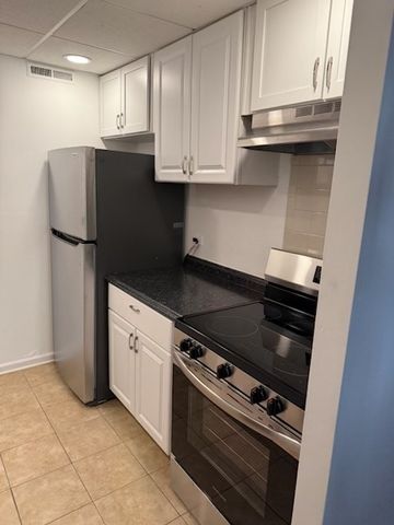 3850 S Parkway Drive 1F, Northbrook, IL 60062