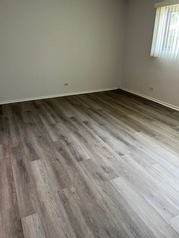 3850 S Parkway Drive 1F, Northbrook, IL 60062