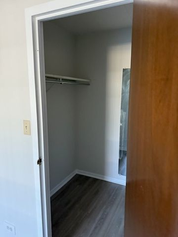3850 S Parkway Drive 1F, Northbrook, IL 60062