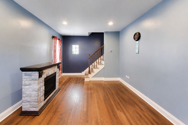 9615 S Bensley Avenue, Chicago, IL 60628