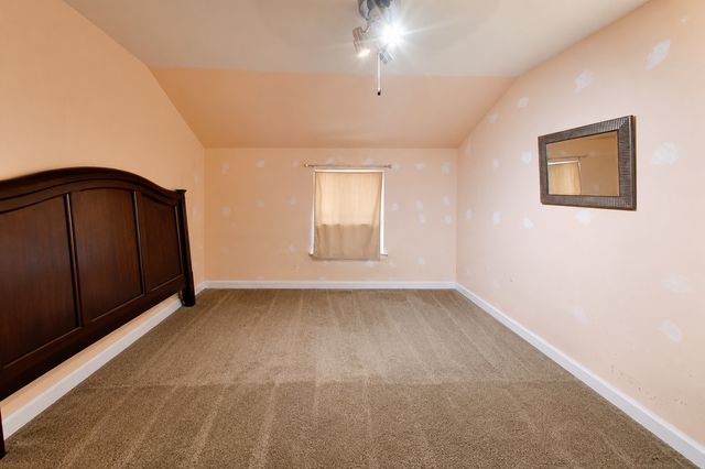 9615 S Bensley Avenue, Chicago, IL 60628