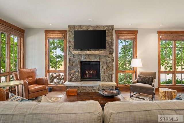 565 Woodland Star Dr, Driggs, ID 83422