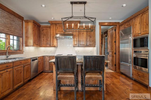 565 Woodland Star Dr, Driggs, ID 83422