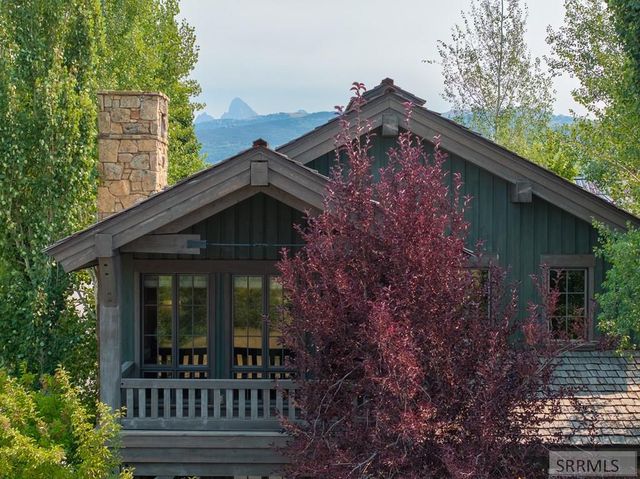 565 Woodland Star Dr, Driggs, ID 83422