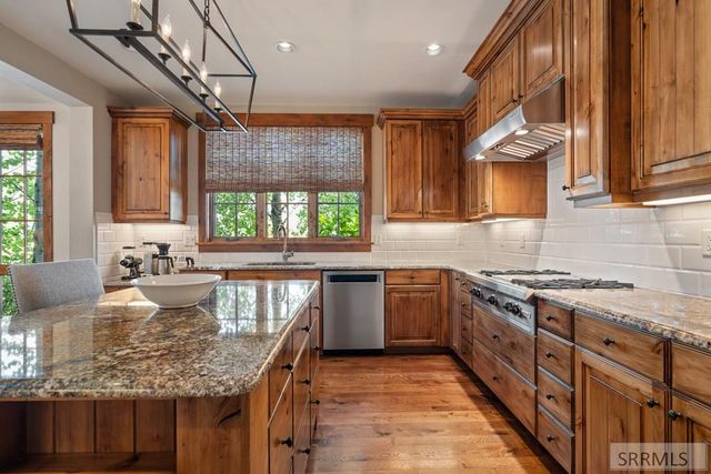 565 Woodland Star Dr, Driggs, ID 83422