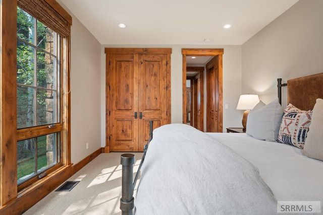 565 Woodland Star Dr, Driggs, ID 83422