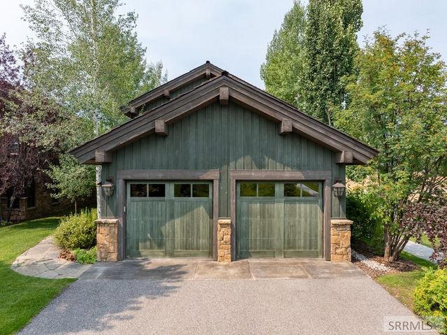 565 Woodland Star Dr, Driggs, ID 83422