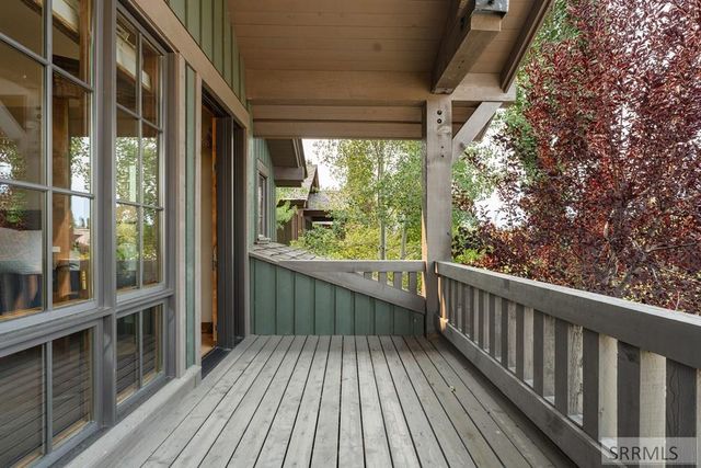 565 Woodland Star Dr, Driggs, ID 83422