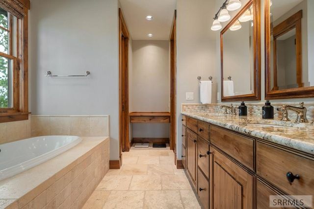 565 Woodland Star Dr, Driggs, ID 83422