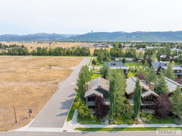 565 Woodland Star Dr, Driggs, ID 83422