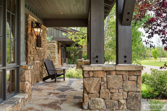 565 Woodland Star Dr, Driggs, ID 83422