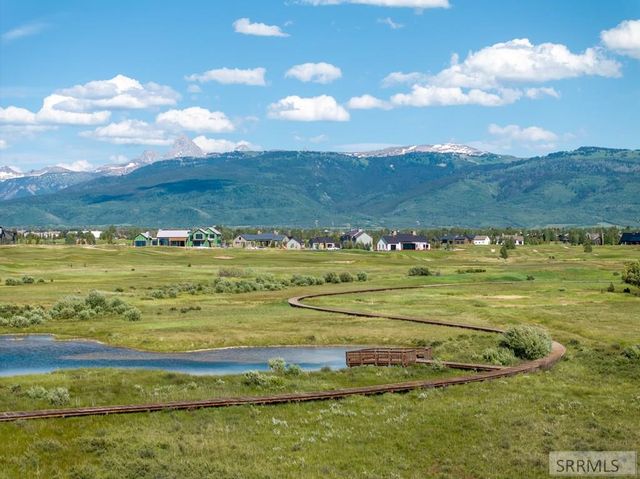 565 Woodland Star Dr, Driggs, ID 83422