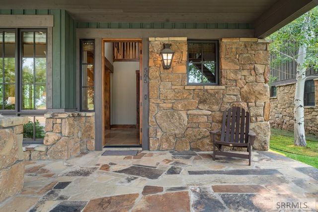 565 Woodland Star Dr, Driggs, ID 83422