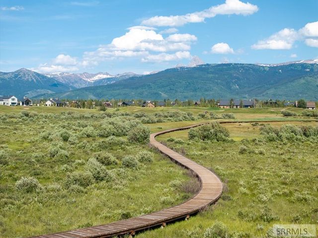 565 Woodland Star Dr, Driggs, ID 83422