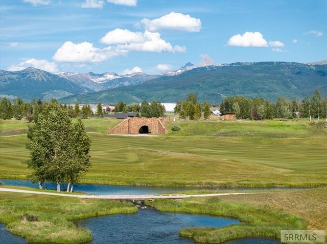 565 Woodland Star Dr, Driggs, ID 83422