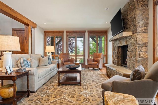 565 Woodland Star Dr, Driggs, ID 83422