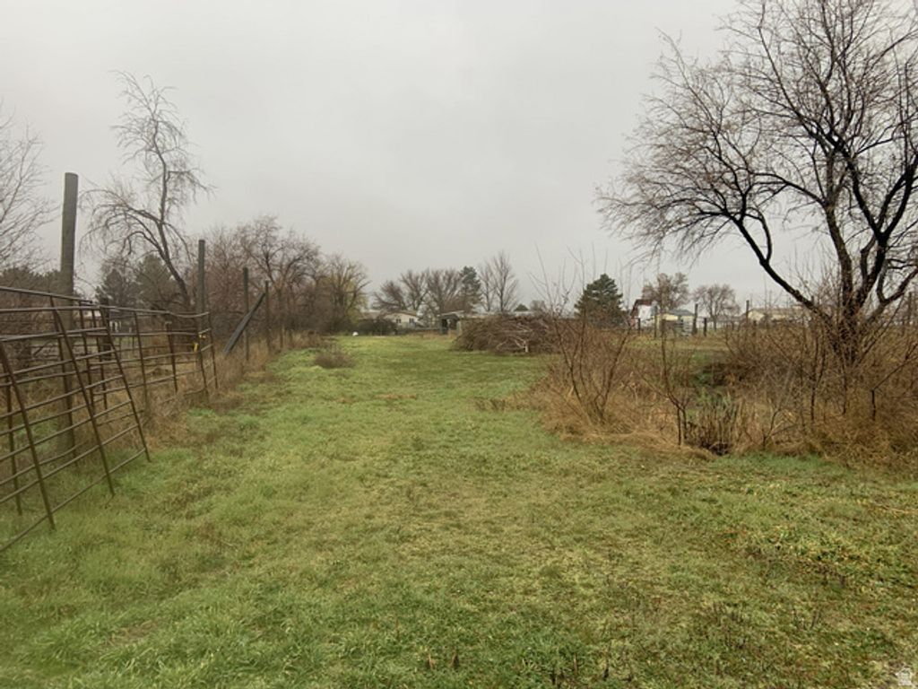 Image 15 of property listing at 2898 W NORTH PLAIN CITY RD, Plain City, UT 84404