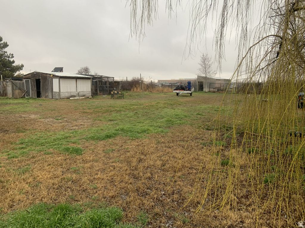 Image 18 of property listing at 2898 W NORTH PLAIN CITY RD, Plain City, UT 84404