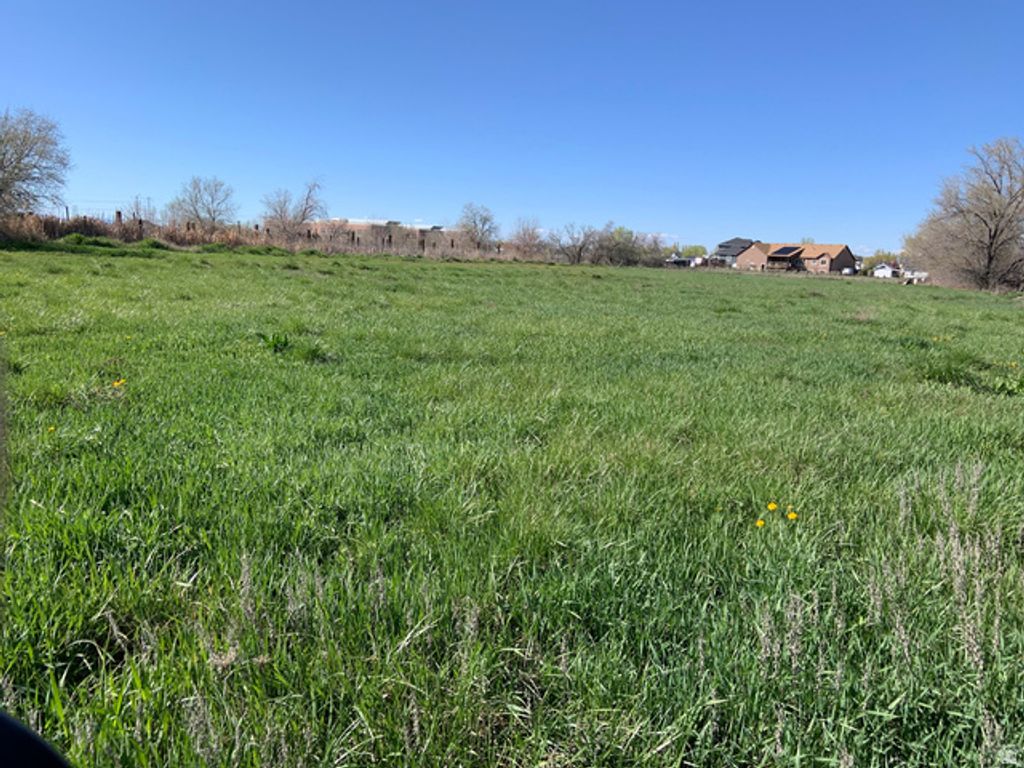 Image 4 of property listing at 2898 W NORTH PLAIN CITY RD, Plain City, UT 84404