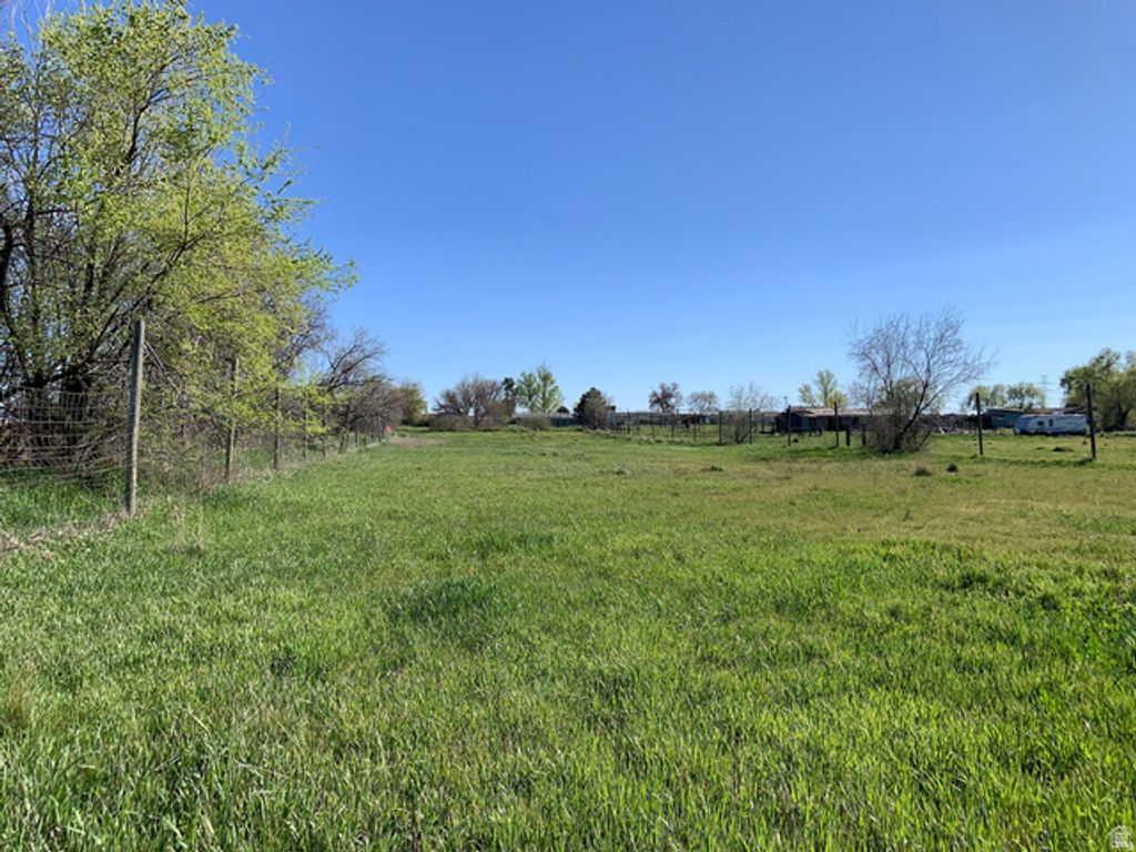 Image 6 of property listing at 2898 W NORTH PLAIN CITY RD, Plain City, UT 84404