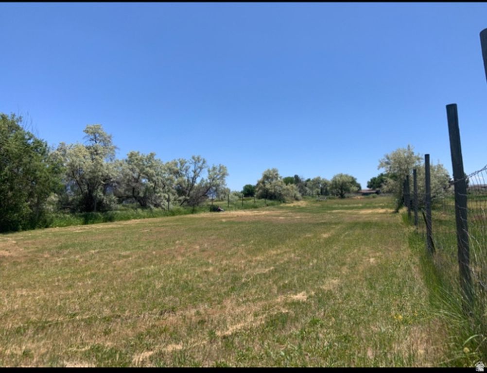 Image 7 of property listing at 2898 W NORTH PLAIN CITY RD, Plain City, UT 84404