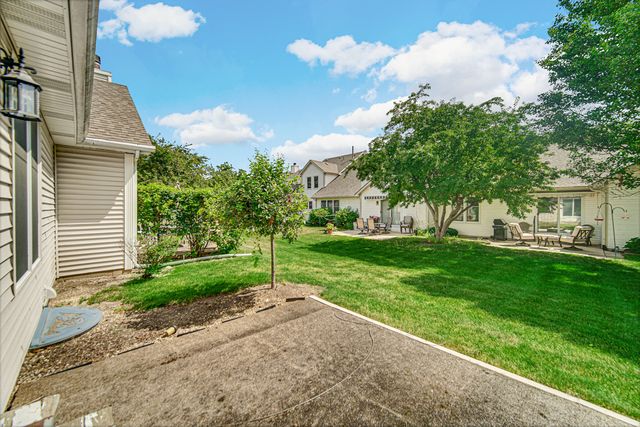 2718 Lake Side Circle, Joliet, IL 60431