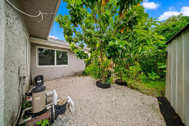 1318 SW 82 Terrace, North Lauderdale, FL 33068