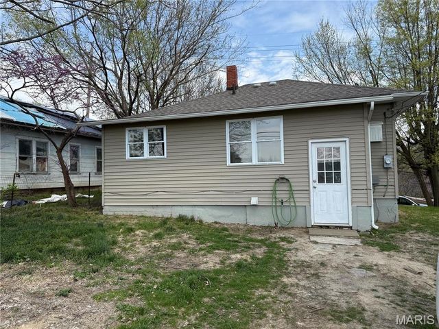 657 N Hawkins Avenue, Hannibal, MO 63401