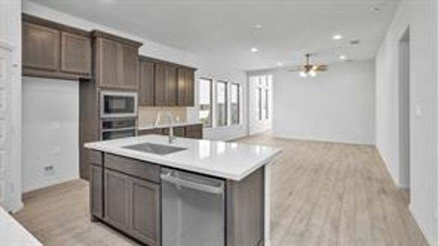 131 Bright Valley Way, Richmond, TX 77406