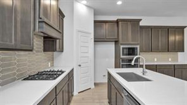 131 Bright Valley Way, Richmond, TX 77406