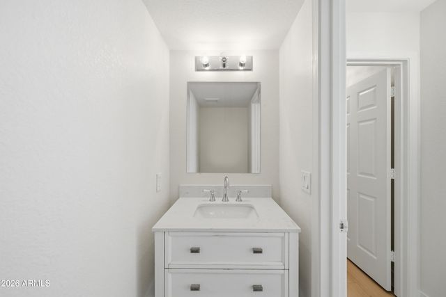 2560 N LINDSAY Road 29, Mesa, AZ 85213