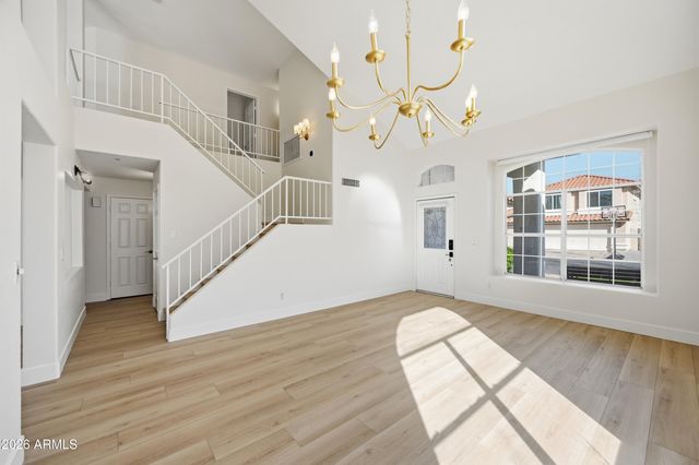 2560 N LINDSAY Road 29, Mesa, AZ 85213