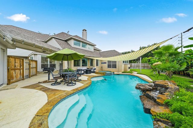 5510 Deerbourne Chase Drive, Sugar Land, TX 77479