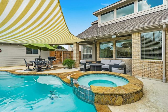 5510 Deerbourne Chase Drive, Sugar Land, TX 77479