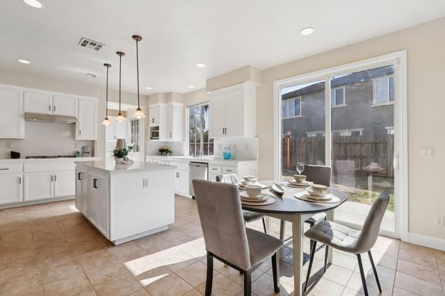 1412 Cliff Swallow Dr, Patterson, CA 95363