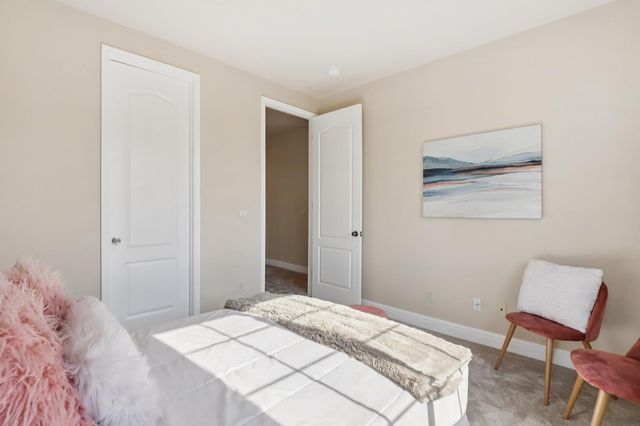 1412 Cliff Swallow Dr, Patterson, CA 95363