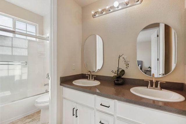 1412 Cliff Swallow Dr, Patterson, CA 95363