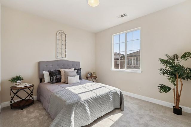 1412 Cliff Swallow Dr, Patterson, CA 95363