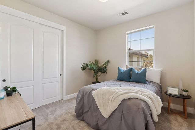 1412 Cliff Swallow Dr, Patterson, CA 95363