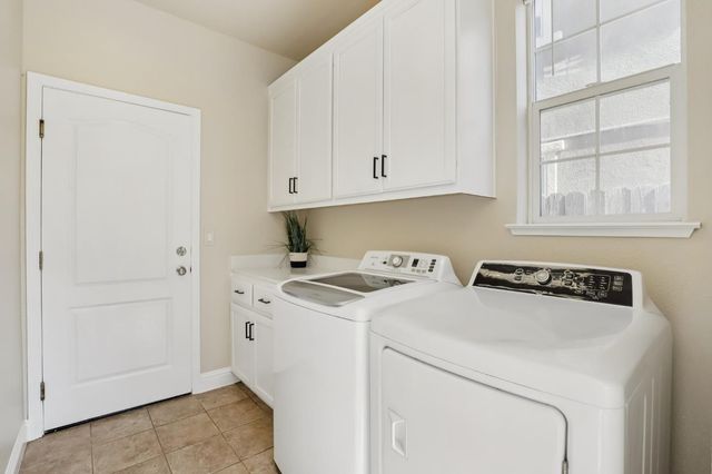 1412 Cliff Swallow Dr, Patterson, CA 95363