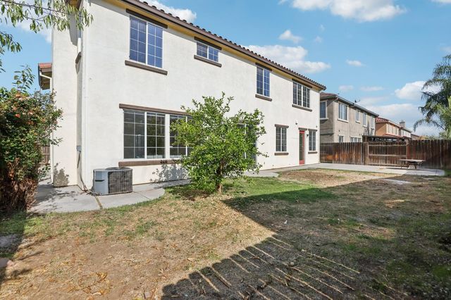 1412 Cliff Swallow Dr, Patterson, CA 95363