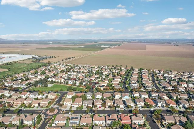 1412 Cliff Swallow Dr, Patterson, CA 95363