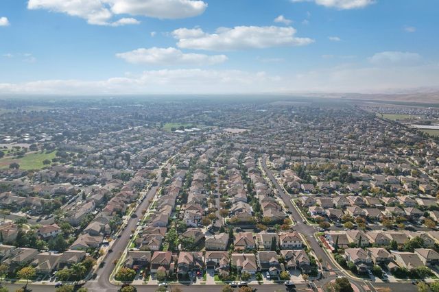 1412 Cliff Swallow Dr, Patterson, CA 95363