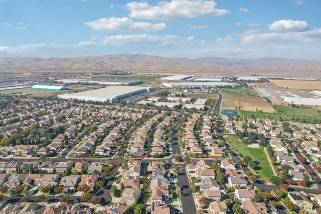 1412 Cliff Swallow Dr, Patterson, CA 95363