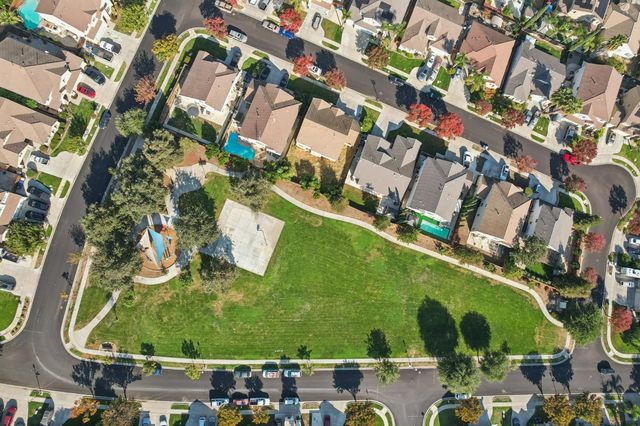 1412 Cliff Swallow Dr, Patterson, CA 95363