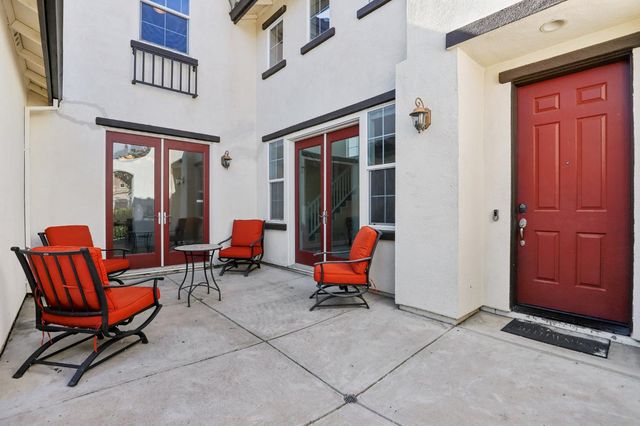 1412 Cliff Swallow Dr, Patterson, CA 95363