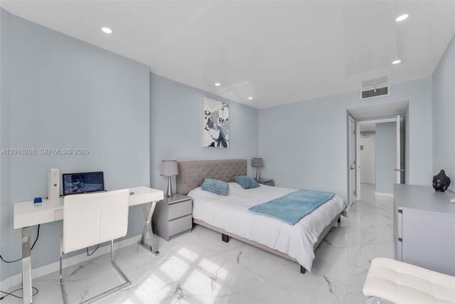1980 S Ocean Dr 15Q, Hallandale Beach, FL 33009