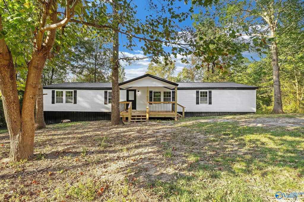 200 Parkwood Lane, Arab, AL 35016